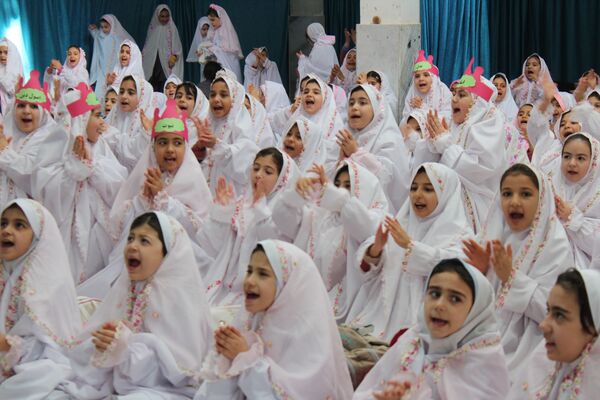 پرواز فرشته‌های آسمانی؛ جشن تکلیف دختران سملقان در مسجد جامع