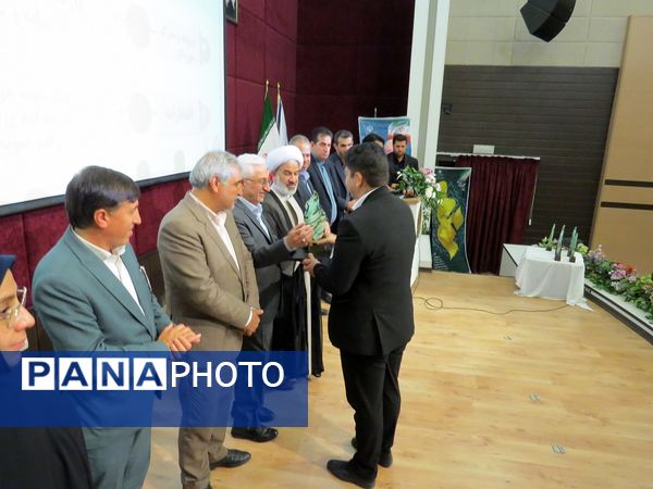 آیین تجلیل از معلمان نمونه استانی در بجنورد