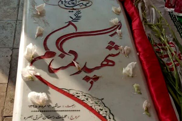 غبارروبی مزار شهدای گمنام در رودهن 