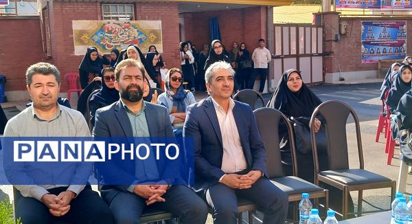 نواختن زنگ جشن جوانه‌ها در دبیرستان تیمسار فلاحی‌ناحیه یک کرج