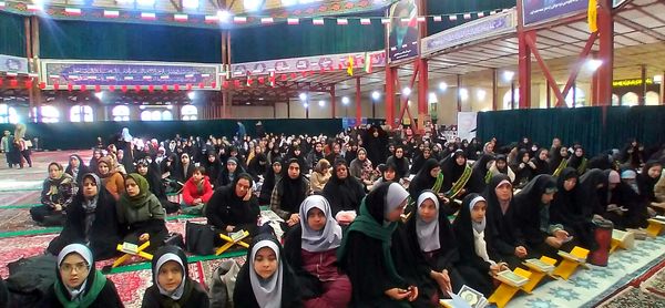 محفل انس با قران‌کریم و تجلیل از برترین‌های مسابقات فرهنگی و هنری شهرستان ملایر