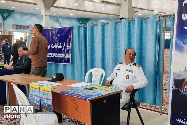  برپایی میز خدمت در حاشیه نماز جمعه بجنورد با حضور مسئولان استانی