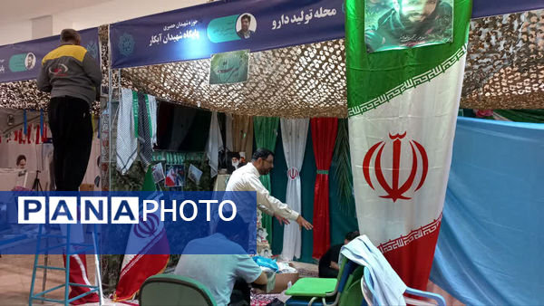 آماده‌سازی غرفه‌های نمایشگاه هفته دفاع مقدس استان قم