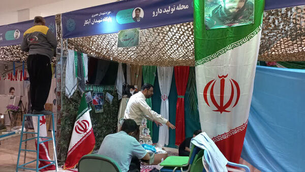 آماده‌سازی غرفه‌های نمایشگاه هفته دفاع مقدس استان قم