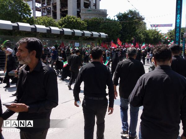 مشهد میزبان آیین باشکوه تشییع شهید آیت الله العظمی سید علی خامنه ای و خانواده 