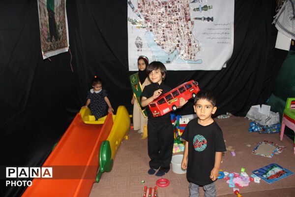 خدمت خادمان موکب بخش تنکمان به زائران رهبر شهید