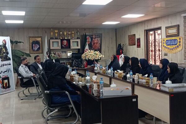 قدردانی دانش‌آموزان ورامینی از آتش‌نشانان در روز ملی آتش‌نشانی