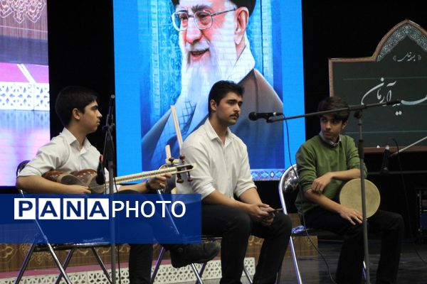 آیین تجلیل از برگزیدگان چهل و دومین دوره مسابقات فرهنگی و هنری دانش‌آموزان شهر تهران