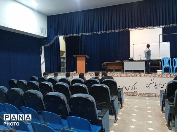  هم اندیشی مسئولان انجمن اسلامی در کانون فرهنگی تربیتی شاهد