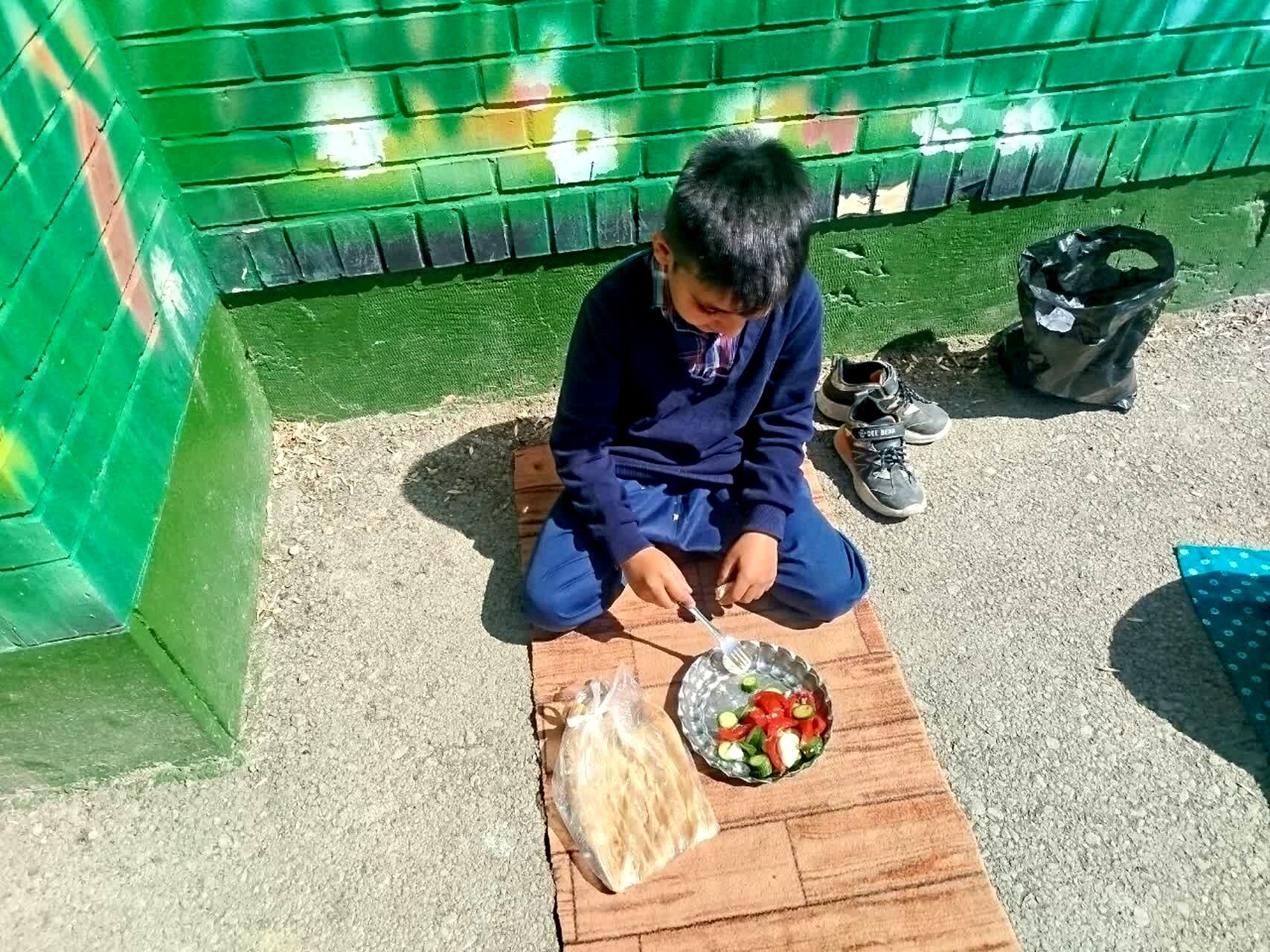 صبحانه سلامت در مدرسه پسرانه مبین شیروان