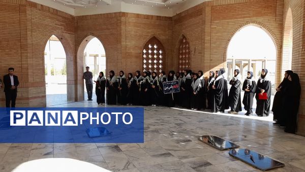 غبارروبی مزار شهدا در گناباد