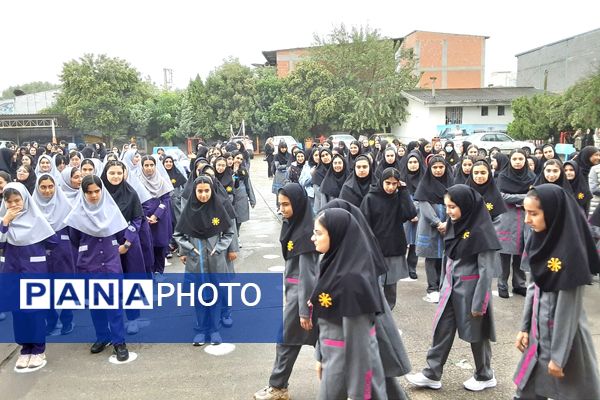 گرامیداشت هفته دفاع مقدس و آغاز سال تحصیلی در دبیرستان فرزانگان قائمشهر