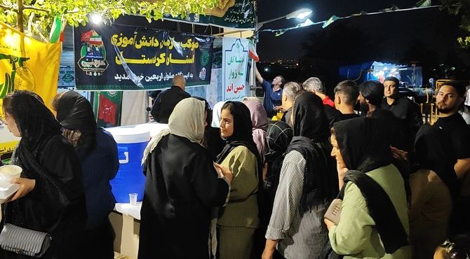 ازدحام زائران اربعین در موکب سازمان دانش‌آموزی کردستان