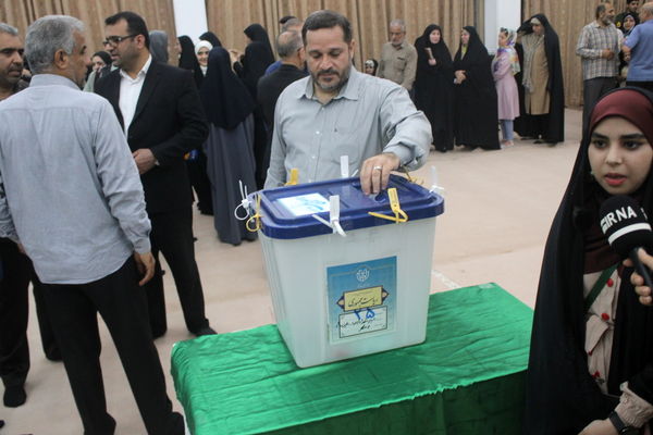 حضور پرشور مردم ولایت‌مدار بوشهر در پای صندوق‌های رأی