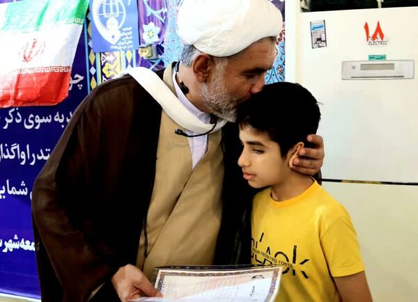 برپایی ایستگاه نقاشی به‌مناسبت روز دانش‌آموز در رامهرمز