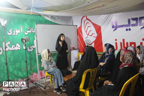 حضور نوجوانان در شب بارانی کرمان