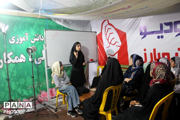 حضور نوجوانان در شب بارانی کرمان