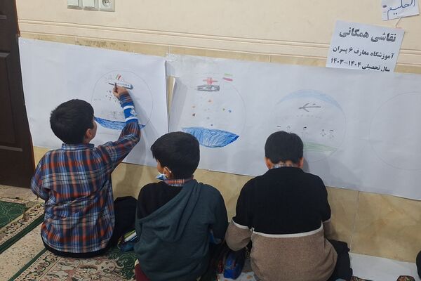 برپایی نقاشی همگانی در هفته ماها در آموزشگاه معارف۶ ناحیه ۳شیراز 