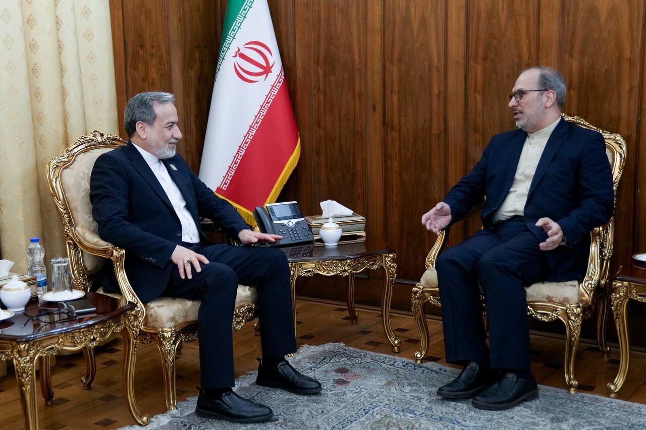 تاکید عراقچی بر تقویت مناسبات با اتریش و صربستان در دیدار با سفرای ایران