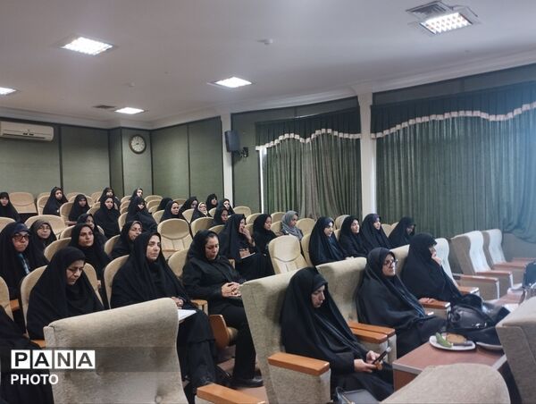 نشست اختصاصی بانوان خلیل‌آباد با معاون سیاسی اجتماعی استانداری خراسان رضوی
