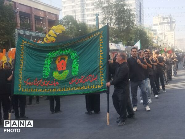 قرارگاه عشق؛ مشهد در سوگ شهادت ضامن اهل‌بیت (ع) پوشیده شد