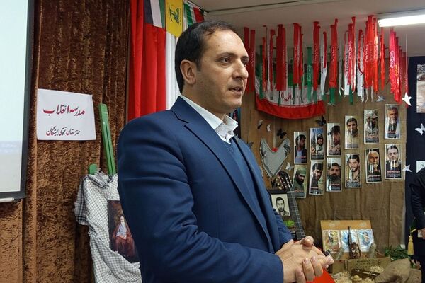 برگزاری نمایشگاه مدرسه انقلاب در بهارستان ۲