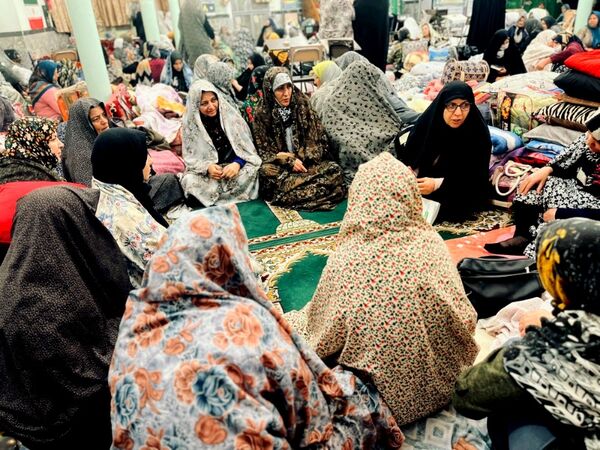 مراسم اعتکاف مادر دختری در مسجد صاحب الزمان آشخانه