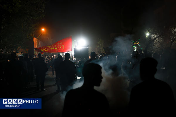 مراسم عزاداری شب تاسوعای حسینی در میدان منیریه تهران