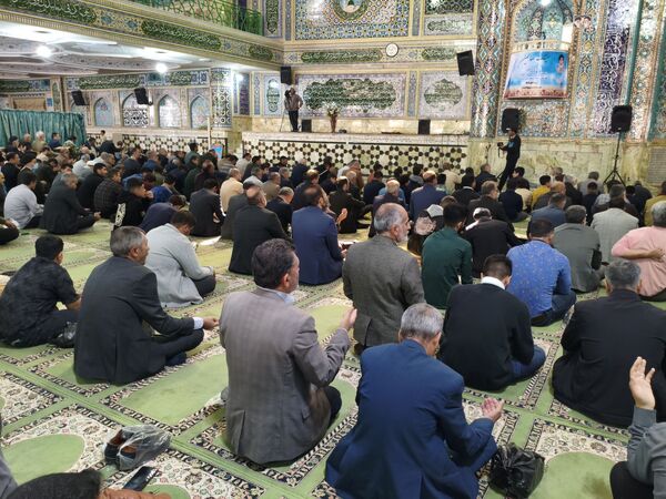 میعادگاه دانش‌آموزان با نماز جمعه