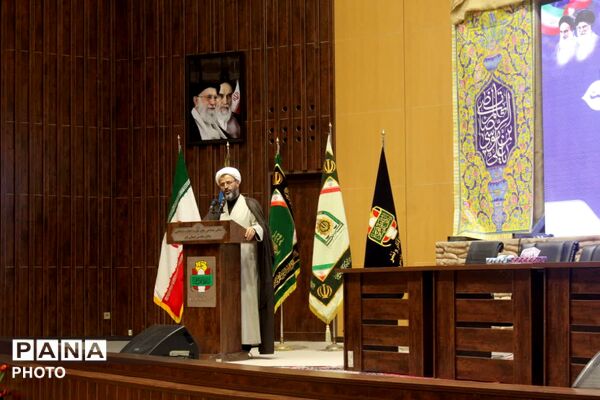 رونمایی از نخستین جلد دانشنامه دفاع مقدس استان قم