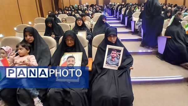 نمایشگاه «در لباس سربازی»