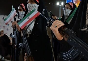 حضور حماسی دختران زارچی در اجتماع بزرگ ایراندخت