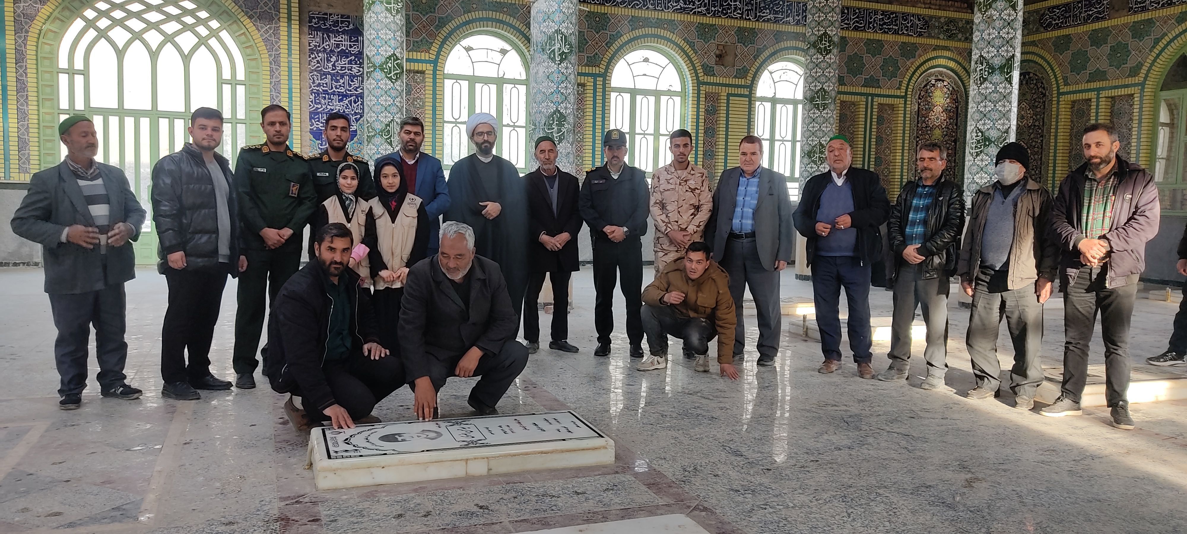 عطر افشانی گلزار شهدای شهر بار 