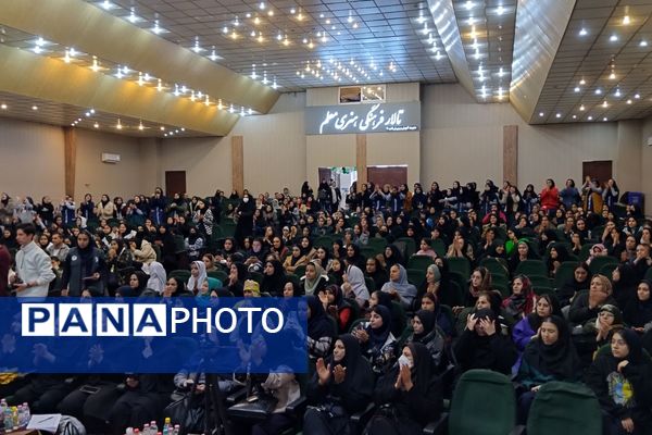 تقدیر از برگزیدگان کشوری و استانی مسابقات فرهنگی و قرآنی ناحیه 3 شیراز