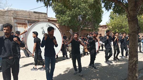 پیاده‌روی جاماندگان اربعین در شهر‌ رباطسنگ؛ دل‌هایی که از راه دور به کربلا رسیدند