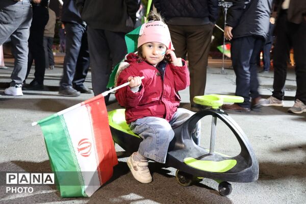 پرچمی که زمین نگذاشتند