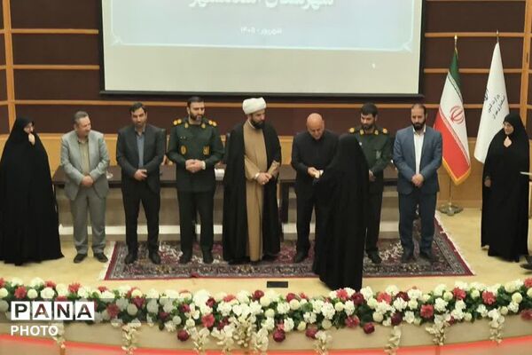 تقدیر از کارمندان نمونه اداره آموزش و پرورش چهاردانگه