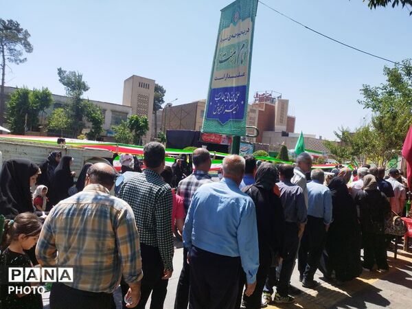 برگزاری مهمونی کیلومتری غدیر در اصفهان