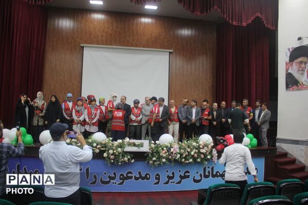 جلوه‌هایی از حضور کاروان دوچرخه سواری «ترکیه تا میناب» در قم