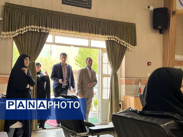 مراسم تجلیل از روشا اکبری برنده مدال طلای شطرنج مدارس جهان در شهرستان نیشابور 