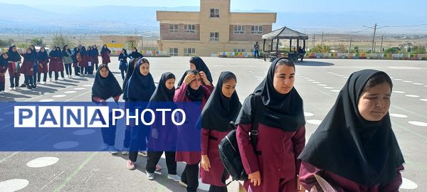 آیین سال تحصیلی جدید در دبیرستان نسیبه شهرستان سملقان