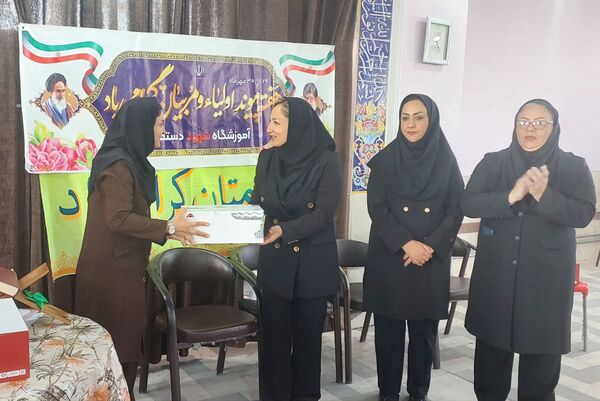 اولین جلسه انجمن اولیاء و مربیان دبیرستان دخترانه شهید محمد تقی دستغیب 