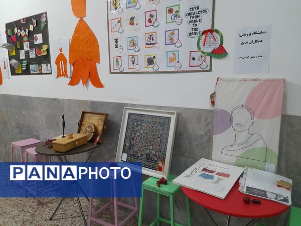 برپایی نمایشگاه به‌مناسبت هفته پژوهش در هنرستان بدیع مشهد