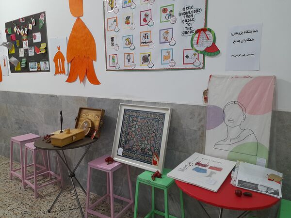 برپایی نمایشگاه به‌مناسبت هفته پژوهش در هنرستان بدیع مشهد
