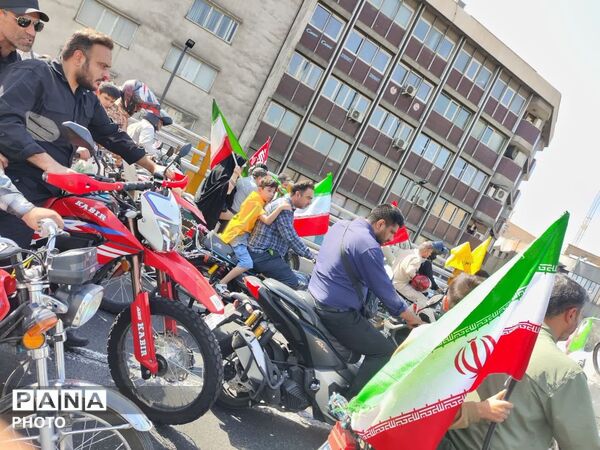 رزمایش اقتدار موتورسواران جان‌فدا در تهران