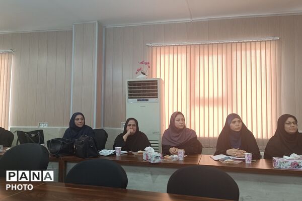 هم‌اندیشی مدیران مدارس بخش رودهن با محوریت بررسی مسائل آموزشی
