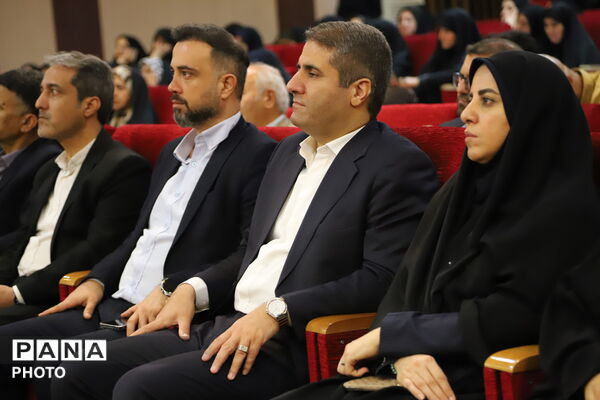 نشست صمیمی مدیرکل آموزش و پرورش تهران با مدیران مدارس منطقه ۱۳