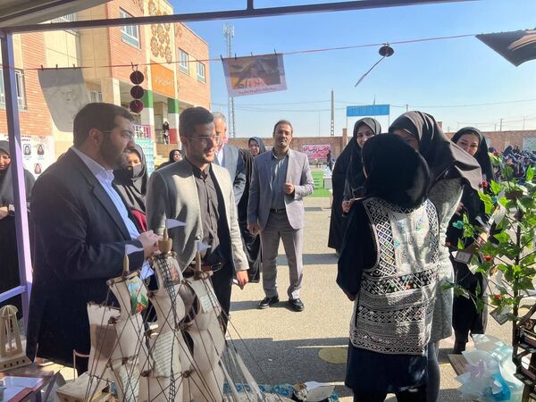 برگزاری مراسم هفته پژوهش در آموزشگاه فرزانگان هیأت امنای ملارد