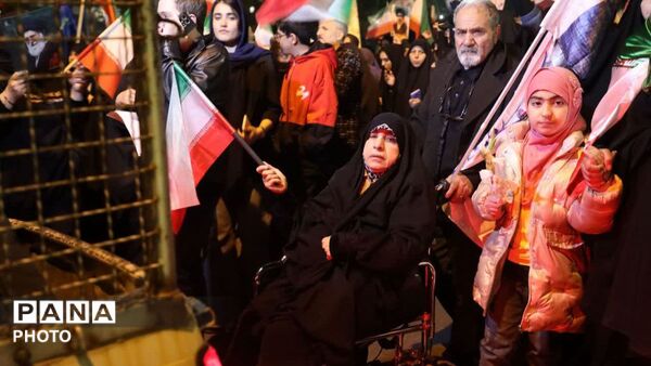 حضوری از جنس نور در خیابان‌های کرج