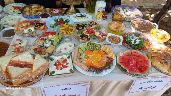 جشنواره صبحانه سالم در هنرستان موفقیان شهرستان نظرآباد